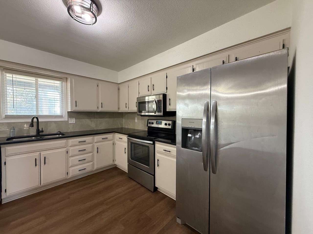 8404 N Rhode Ave - Photo 5 of 28