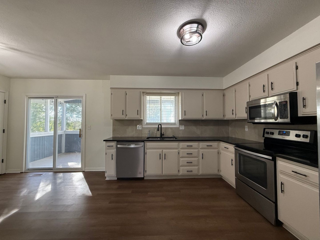 8404 N Rhode Ave - Photo 7 of 28