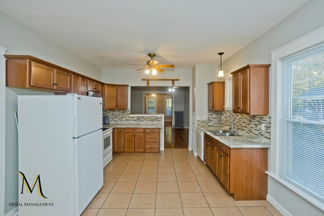 155 Main St - Photo 5 of 37