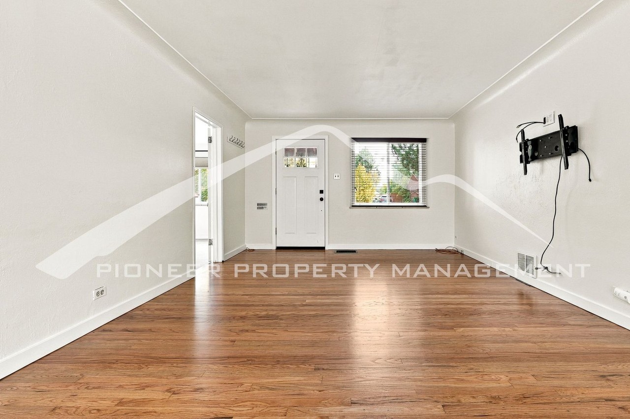 1235 Jasmine St - Photo 2 of 24
