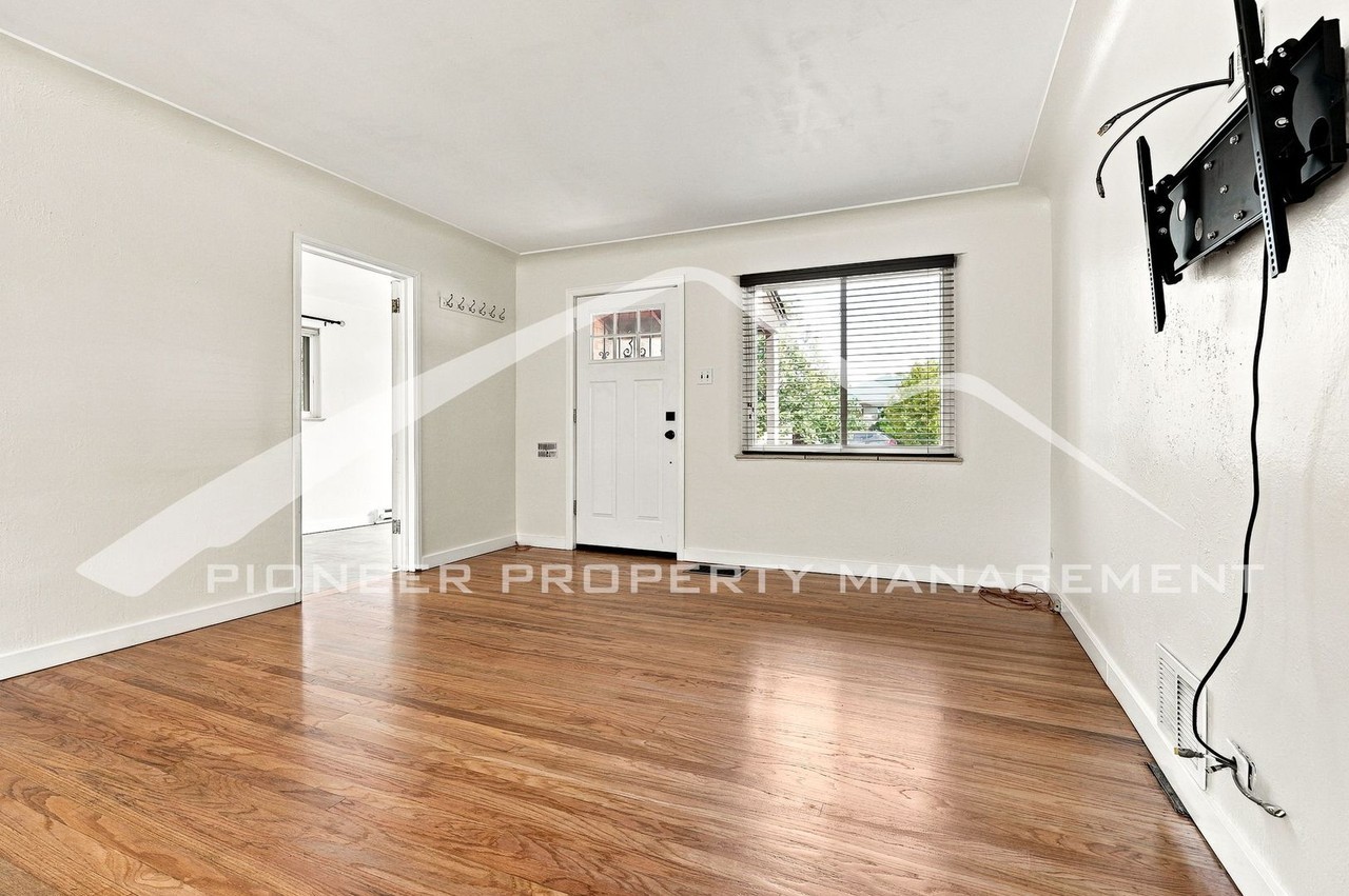 1235 Jasmine St - Photo 3 of 24