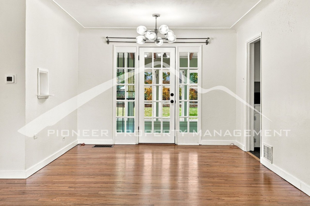 1235 Jasmine St - Photo 5 of 24