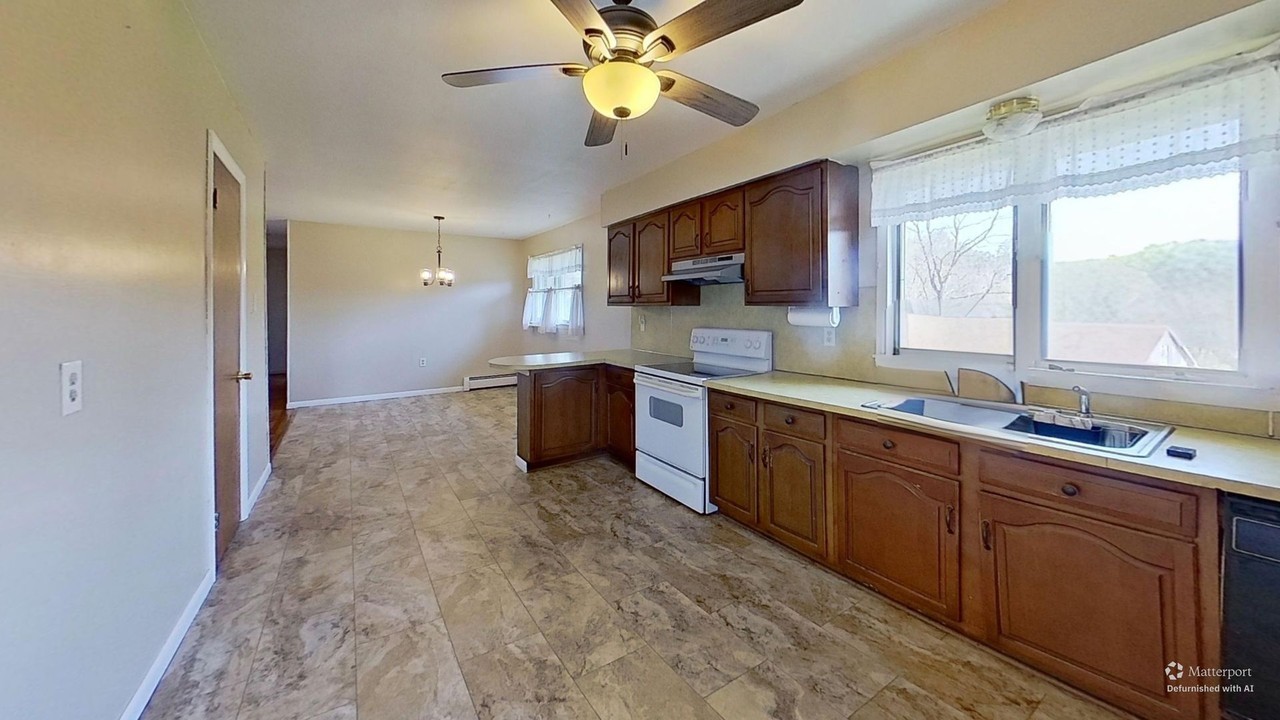 614 Mill St - Photo 2 of 13