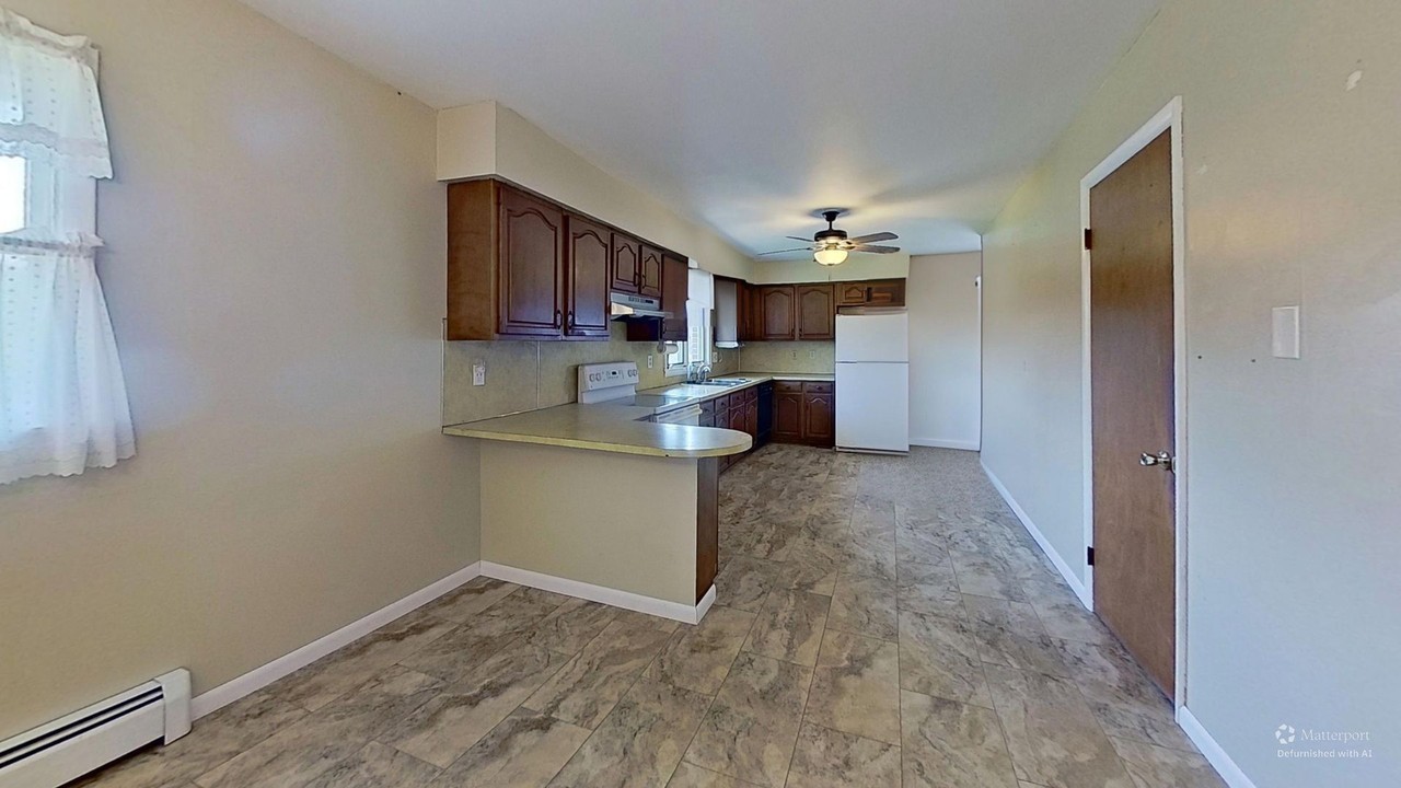 614 Mill St - Photo 4 of 13