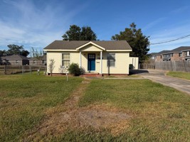 featured image of 3708 Auburn St