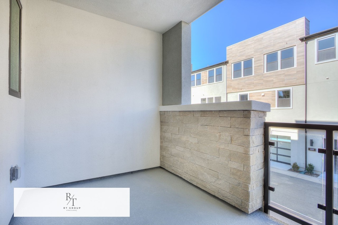 124 Sawtelle - Photo 5 of 23