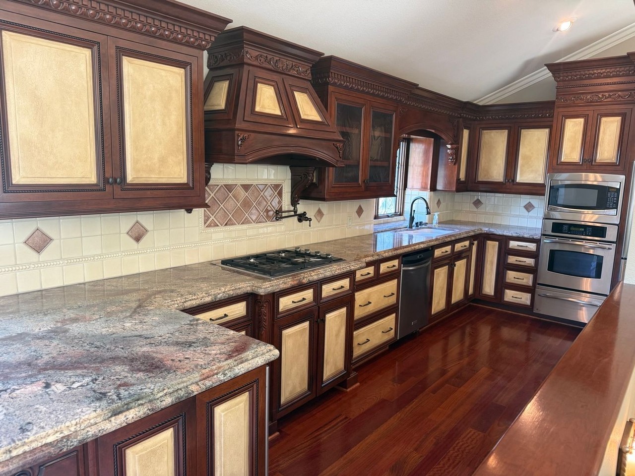 1700 Elizabeth Ln - Photo 2 of 4