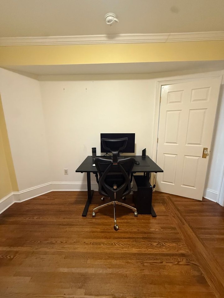 1313 Lee St E - Photo 5 of 25