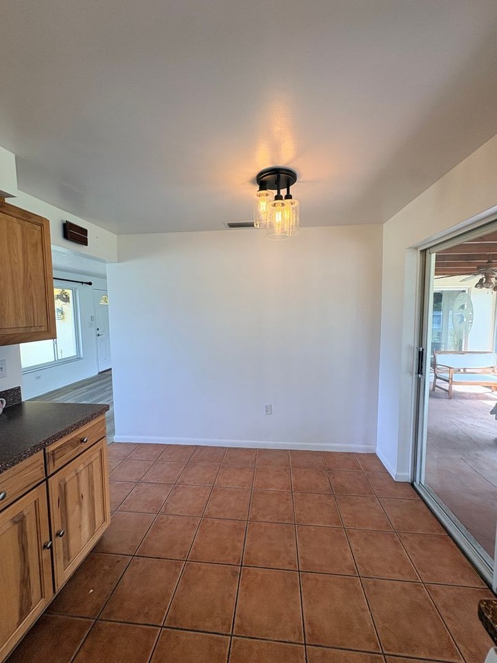 1234 Se 39th Ter - Photo 4 of 11