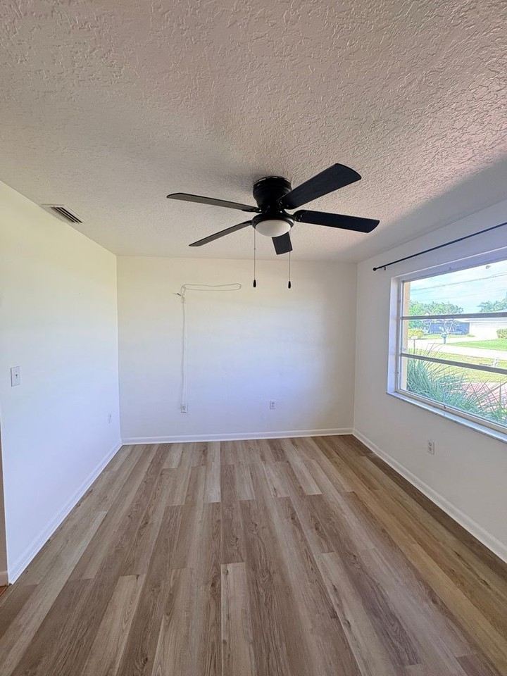1234 Se 39th Ter - Photo 6 of 11