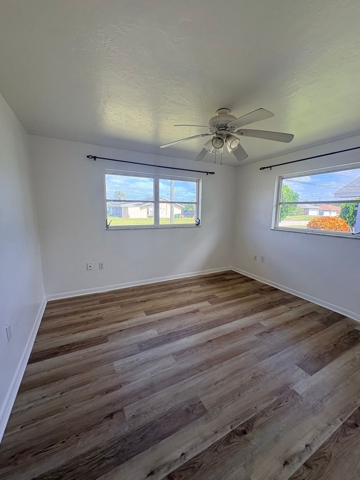 1234 Se 39th Ter - Photo 7 of 11