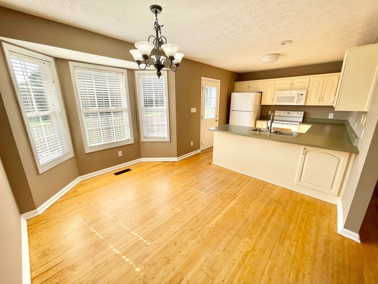 13451 Mooresville Rd - Photo 6 of 17