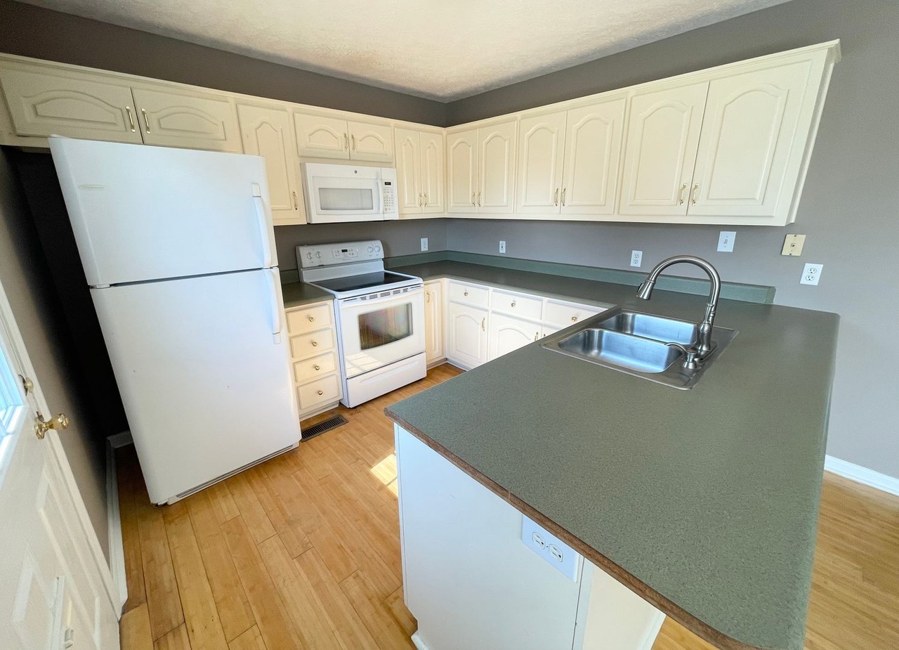 13451 Mooresville Rd - Photo 7 of 17