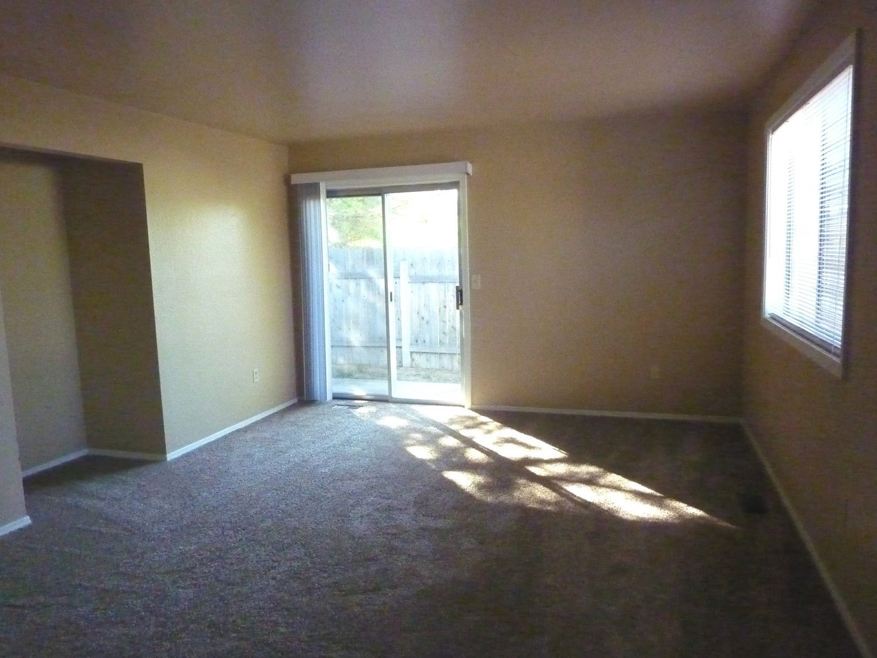 2525 Meadow Ave - Photo 3 of 11