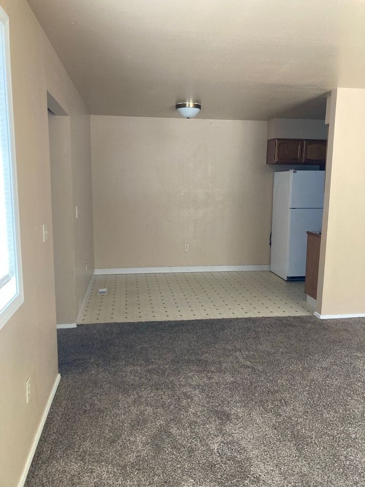 2525 Meadow Ave - Photo 5 of 11