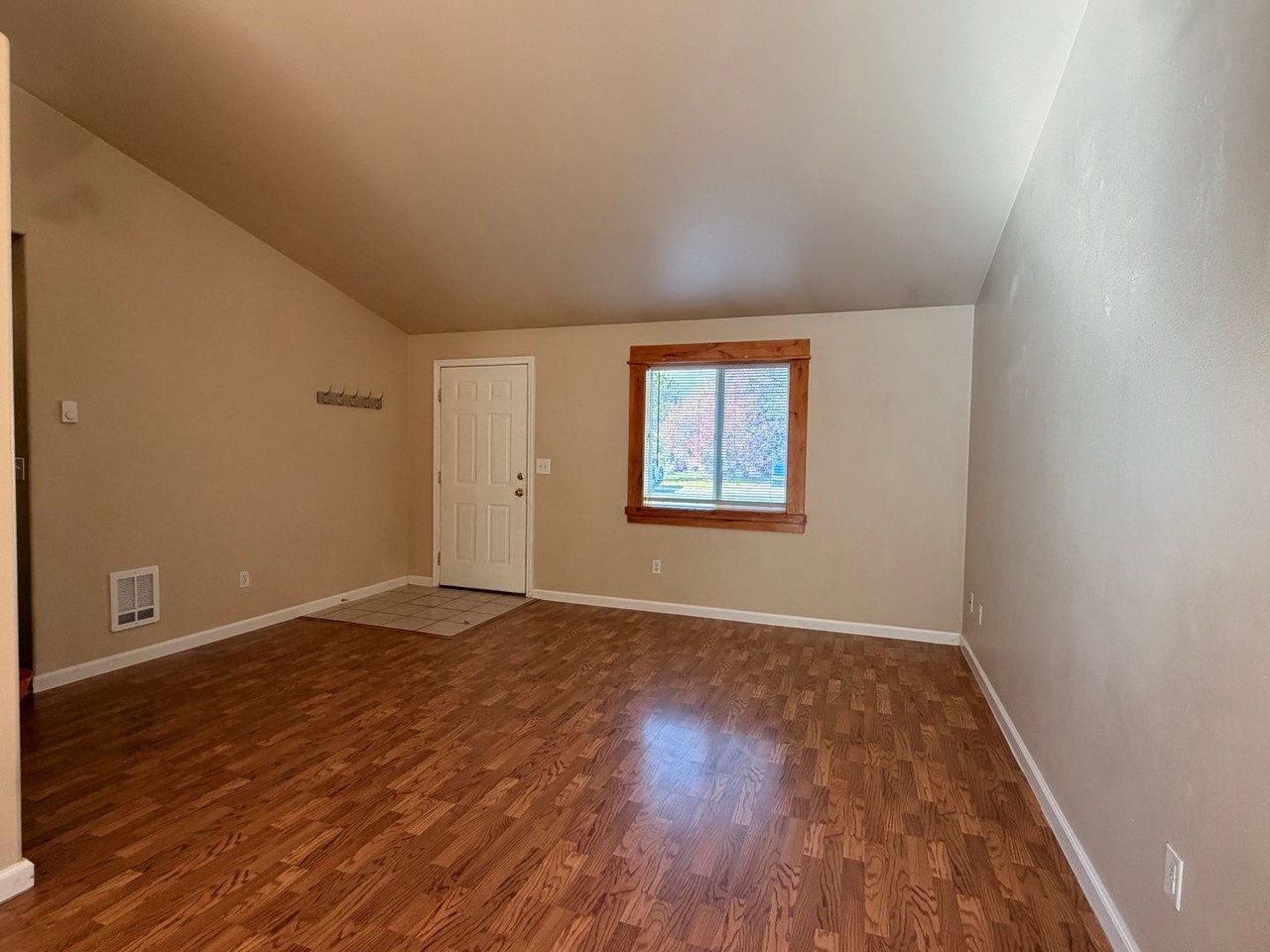3222 Sw Metolius Pl - Photo 3 of 13