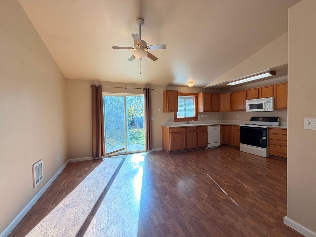 3222 Sw Metolius Pl - Photo 4 of 13