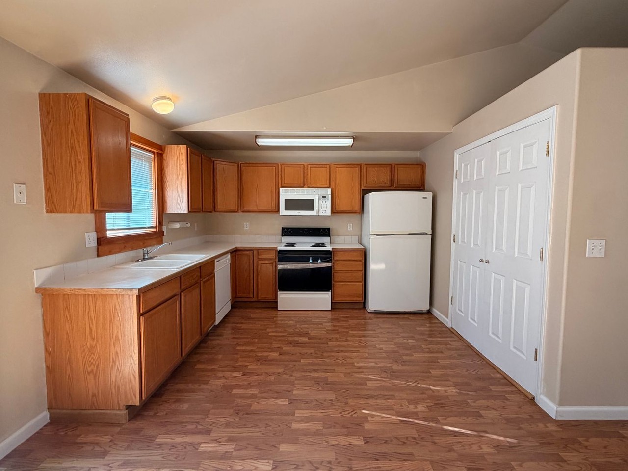 3222 Sw Metolius Pl - Photo 5 of 13
