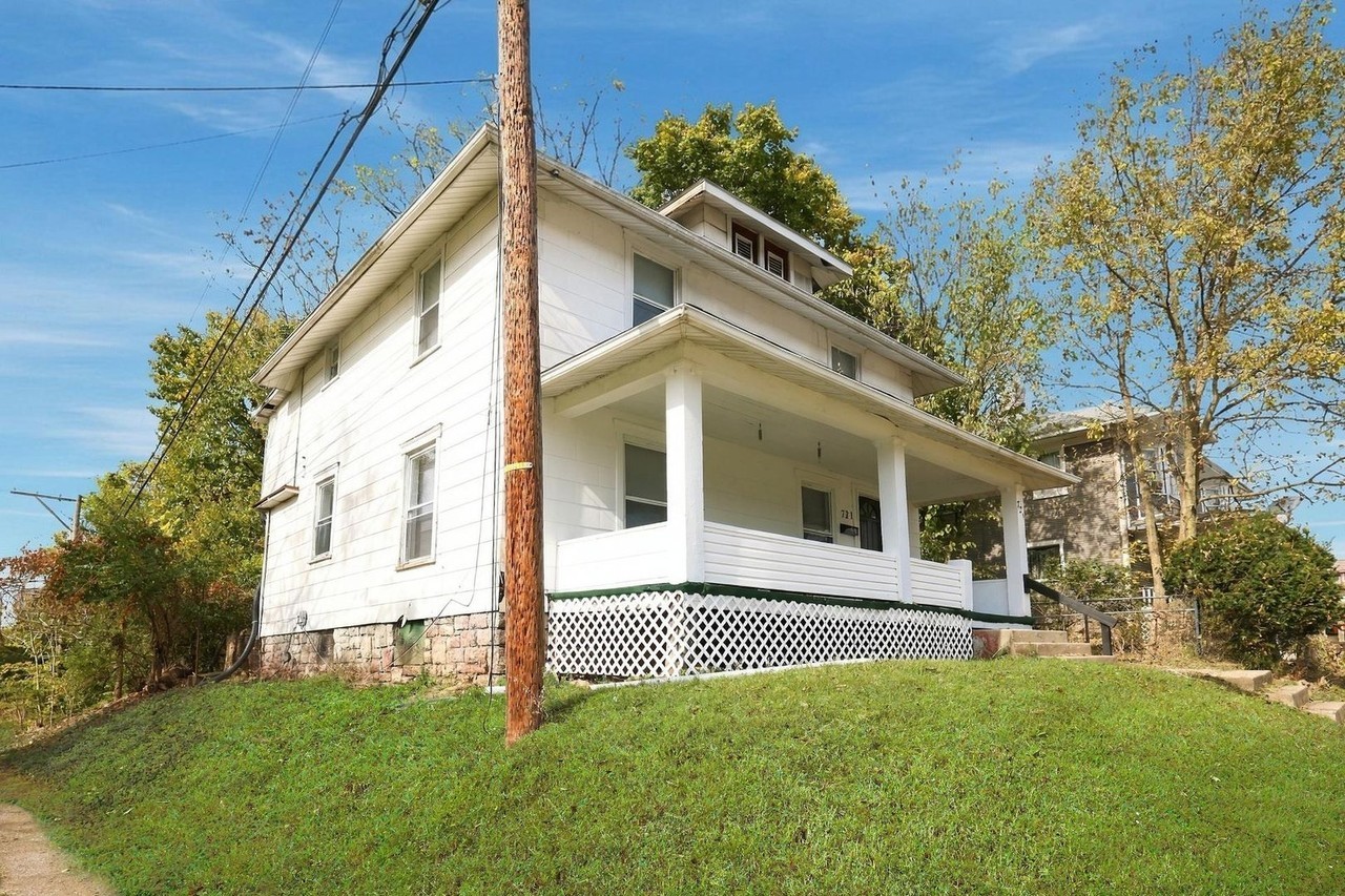 721 Olive St - Photo 2 of 9