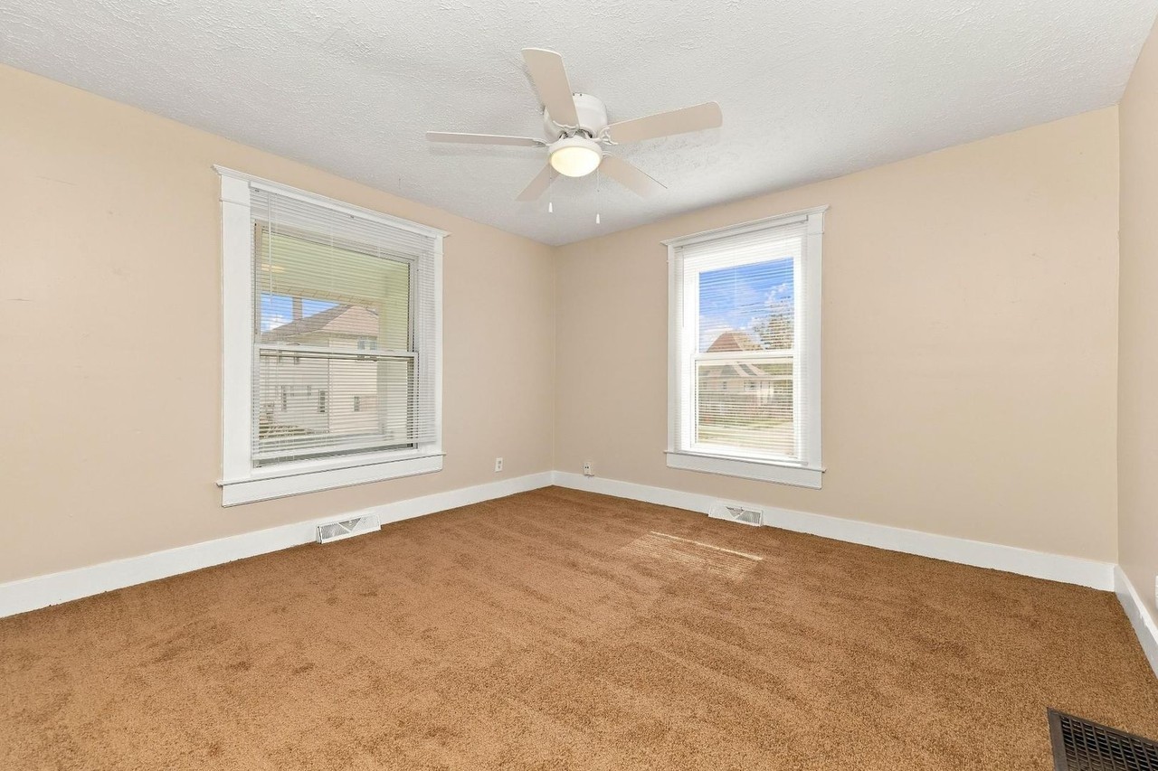 721 Olive St - Photo 4 of 9