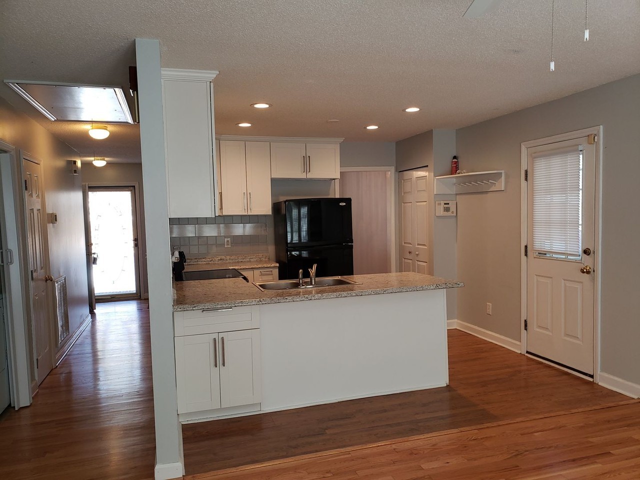 123 Plumgrove Ln - Photo 2 of 8