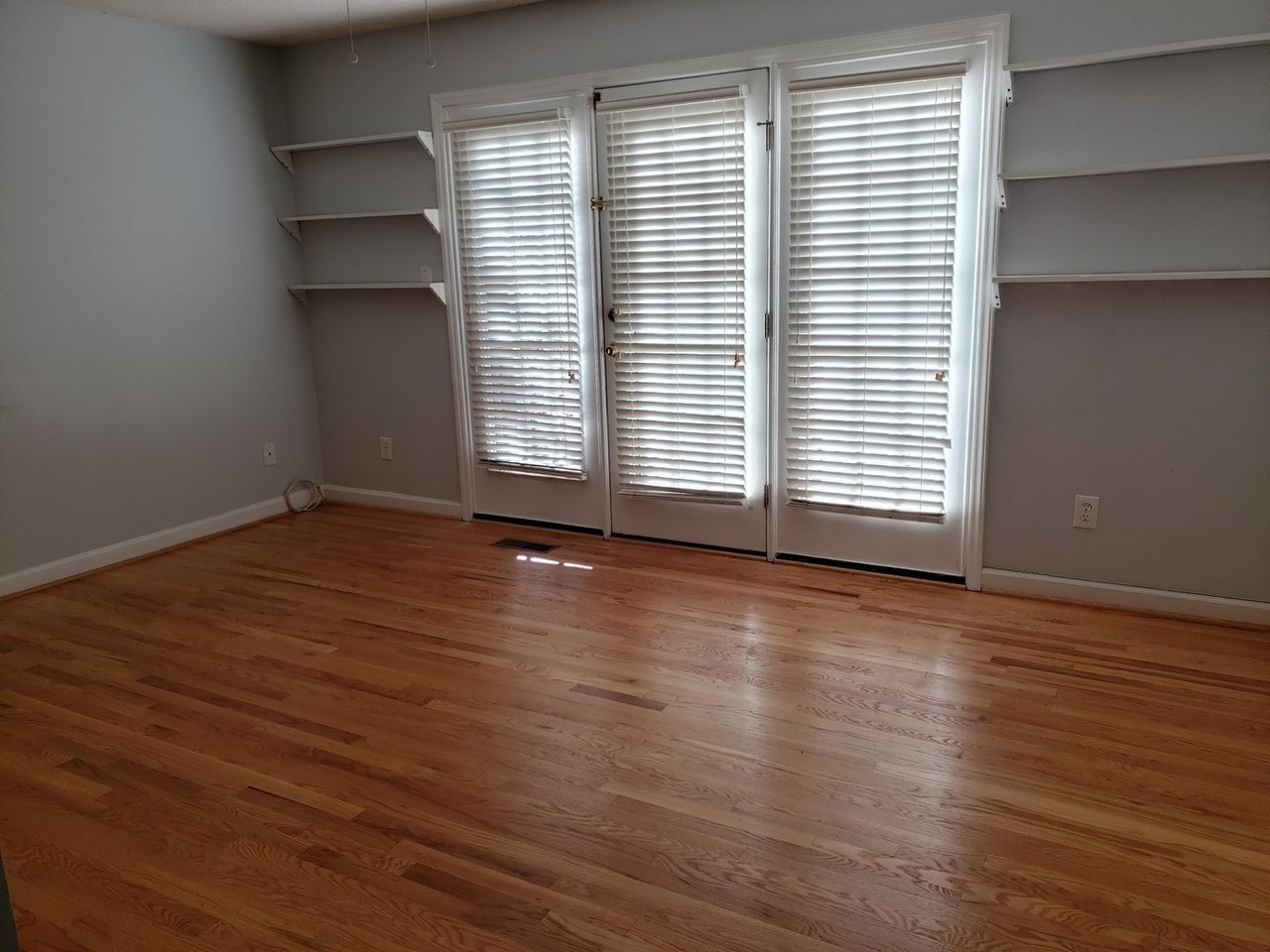 123 Plumgrove Ln - Photo 3 of 8