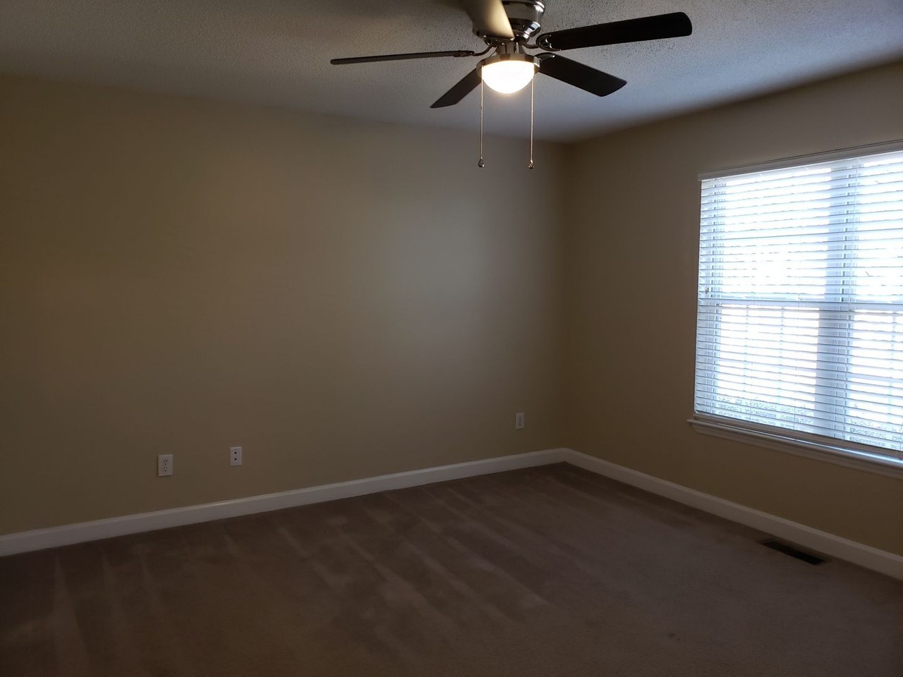 123 Plumgrove Ln - Photo 5 of 8
