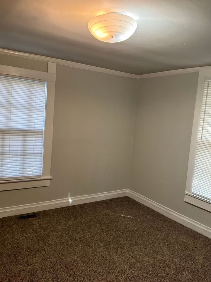 1020 Wellman St - Photo 3 of 18
