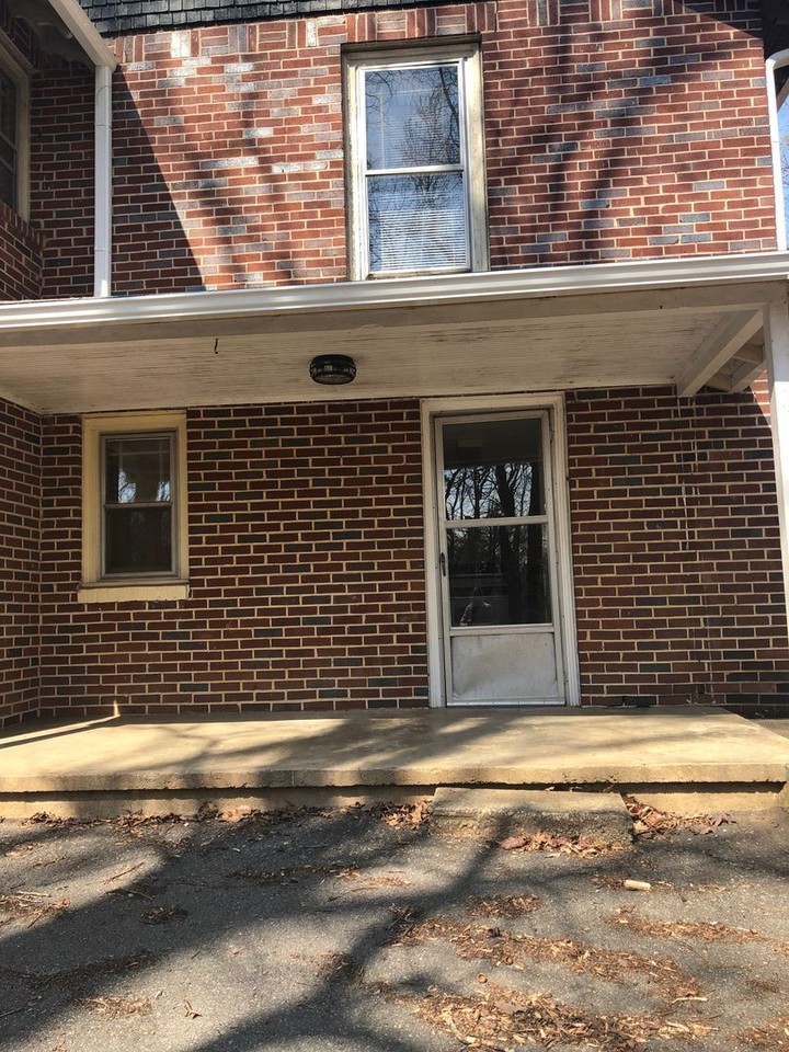 1956 Ardmore Rd - Photo 6 of 22