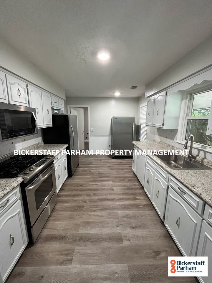 3011 Apache Dr - Photo 3 of 19