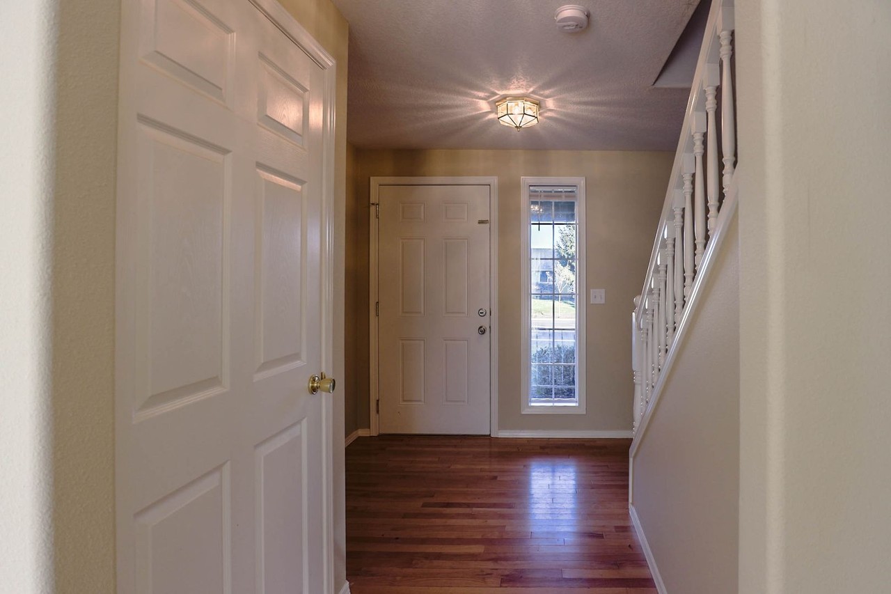 1402 Se Park Crest Ave - Photo 2 of 19