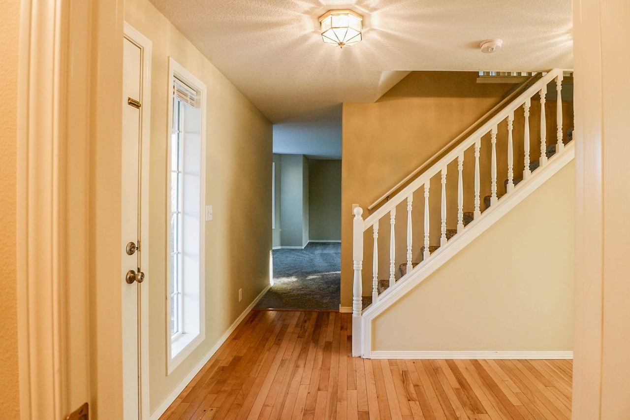 1402 Se Park Crest Ave - Photo 3 of 19