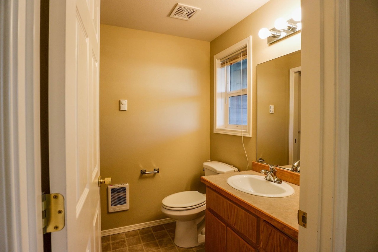 1402 Se Park Crest Ave - Photo 4 of 19