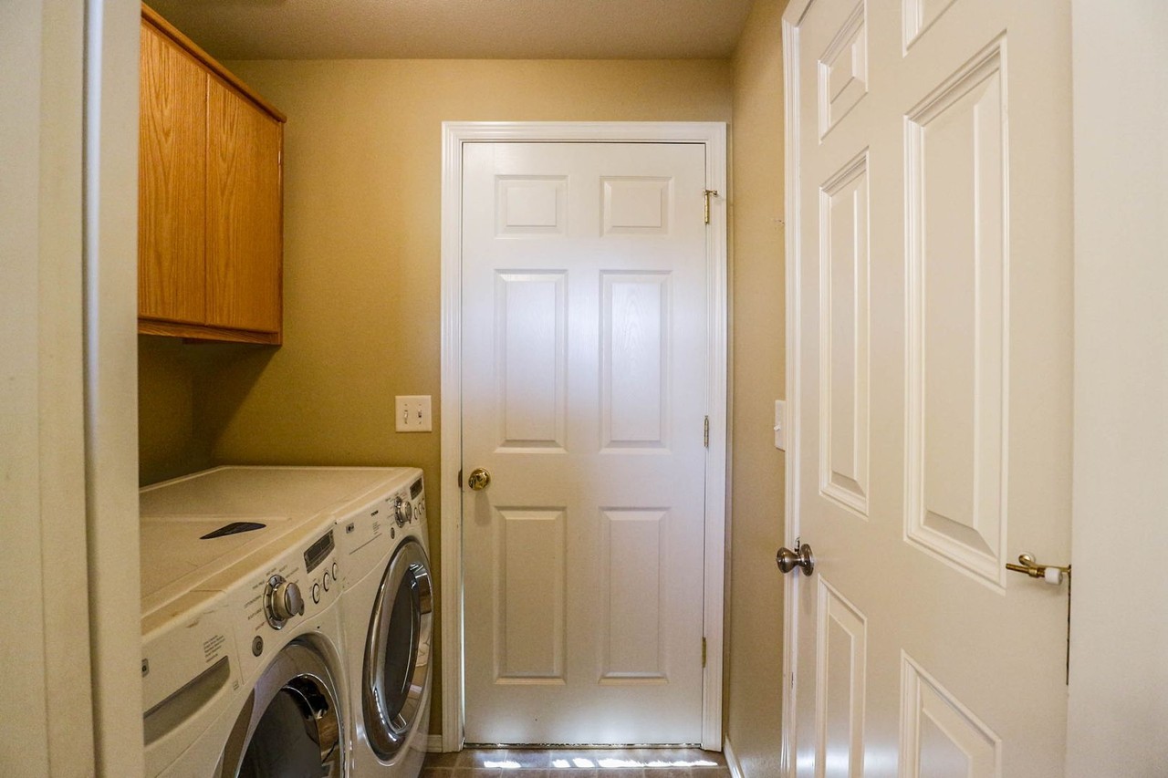 1402 Se Park Crest Ave - Photo 5 of 19