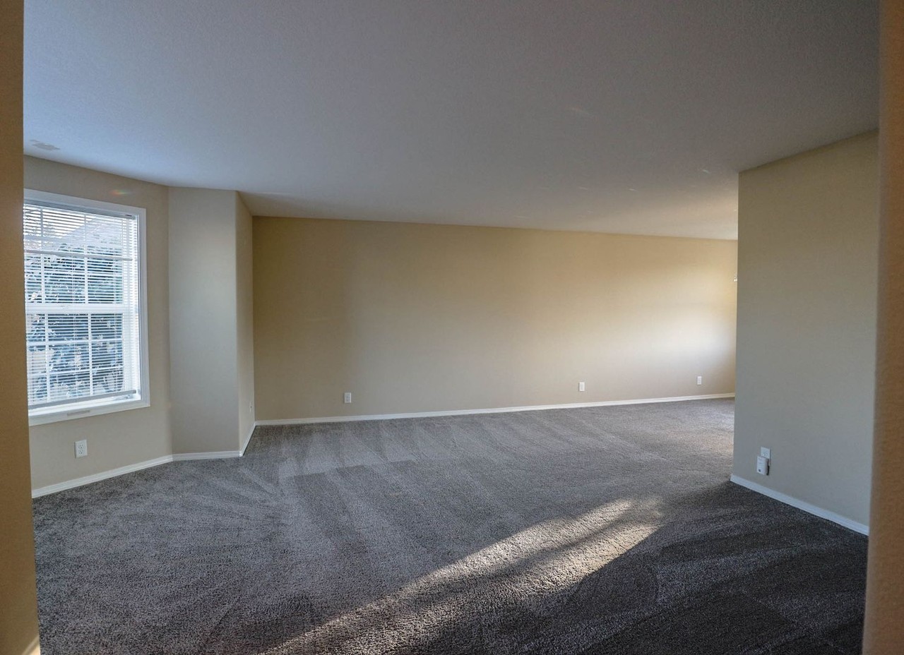 1402 Se Park Crest Ave - Photo 6 of 19