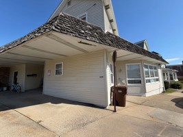 featured image of 224 S Center St