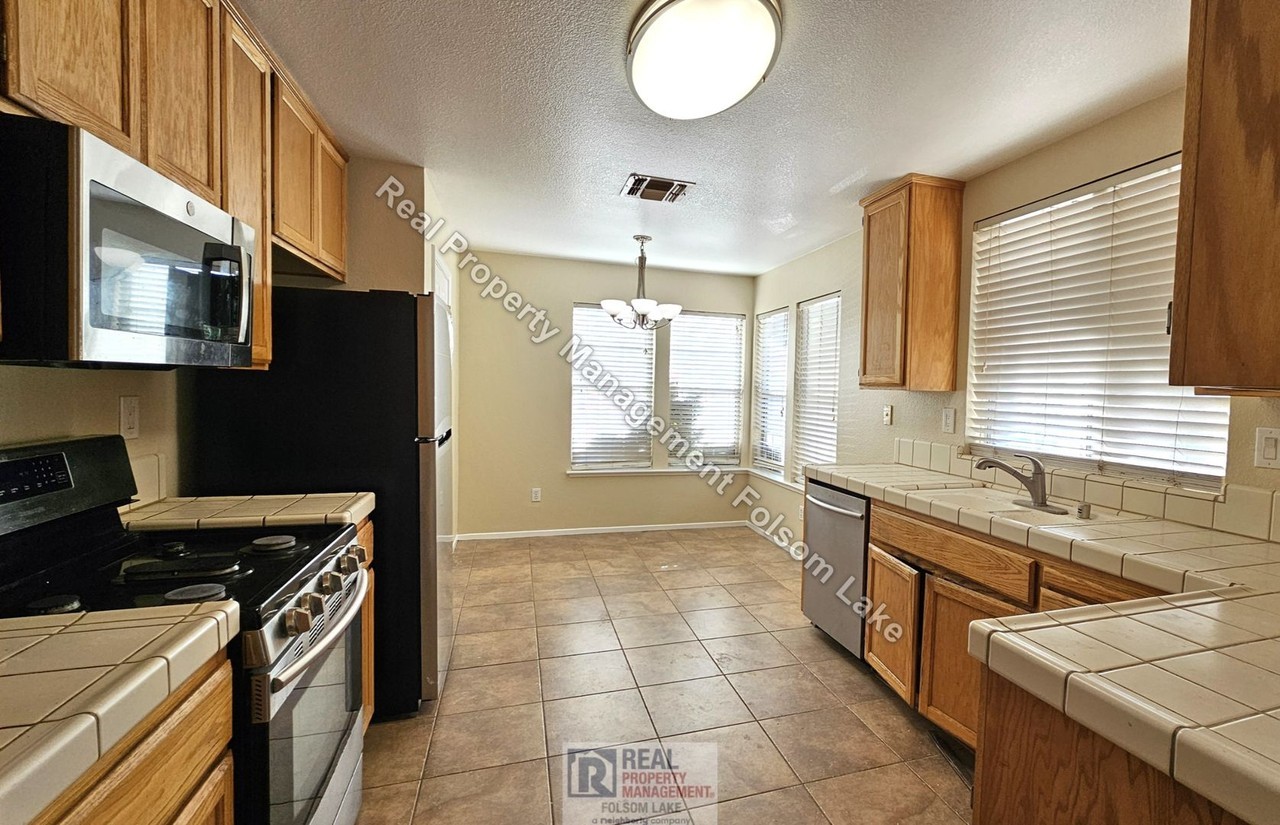 8237 Adelbert Way - Photo 4 of 13