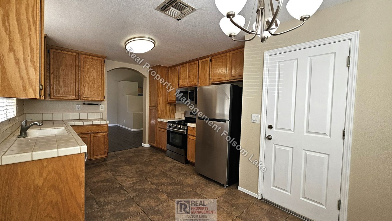 8237 Adelbert Way - Photo 5 of 13