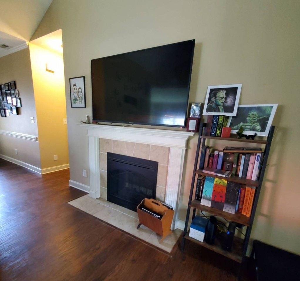 7177 Lansing Ct - Photo 3 of 10