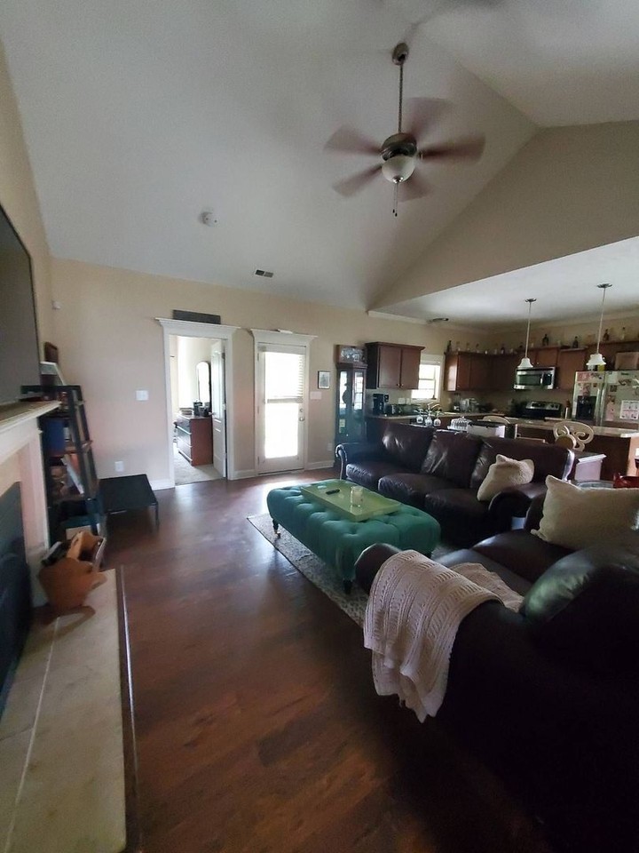 7177 Lansing Ct - Photo 4 of 10