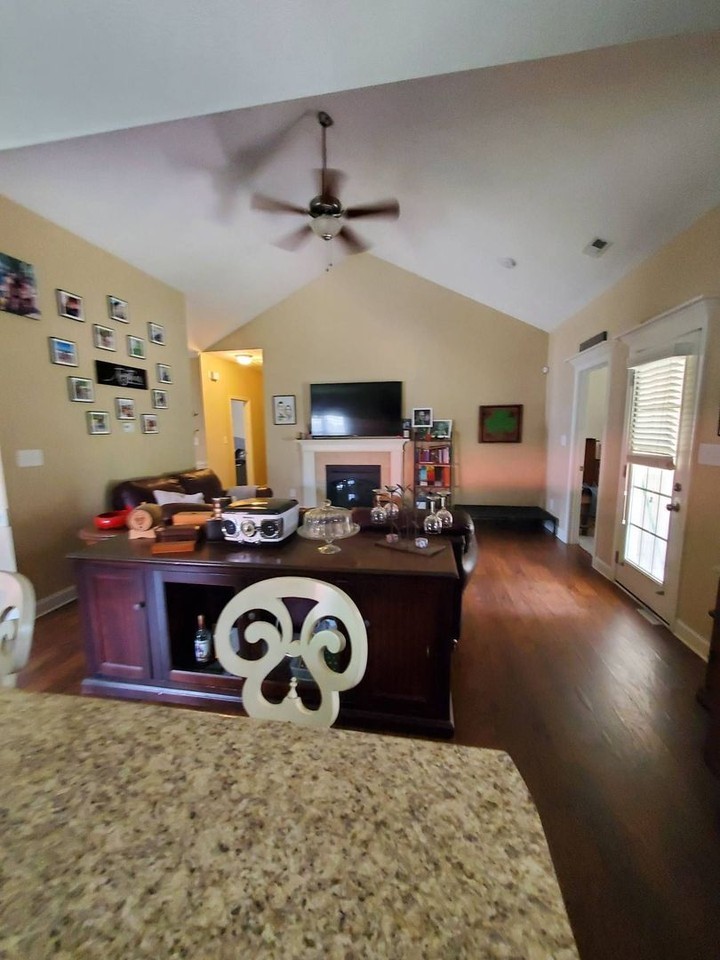7177 Lansing Ct - Photo 5 of 10