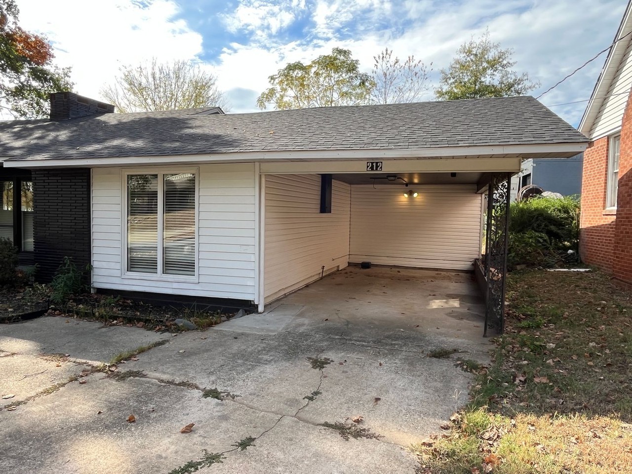 212 Lillian - Photo 2 of 44
