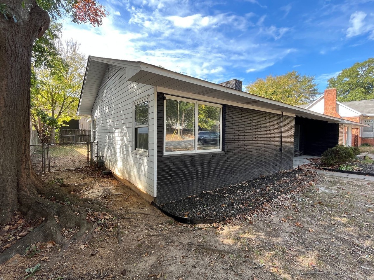 212 Lillian - Photo 3 of 44