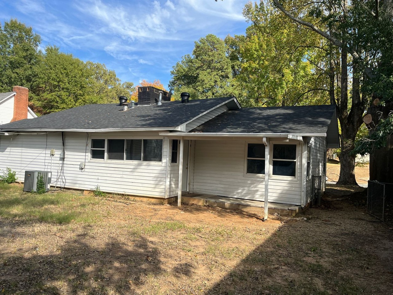 212 Lillian - Photo 4 of 44