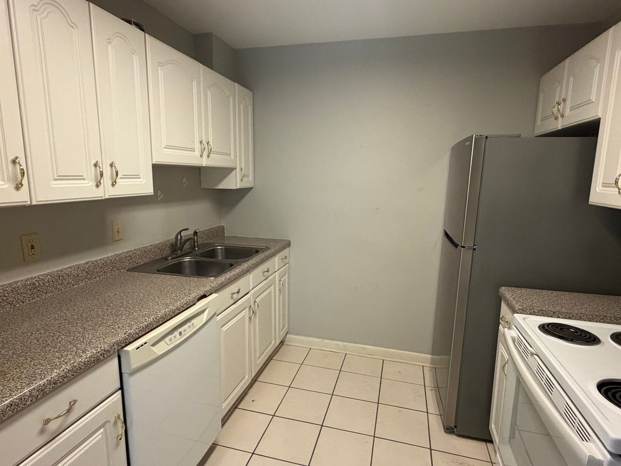 3820 Fairfield Ave - Photo 3 of 12