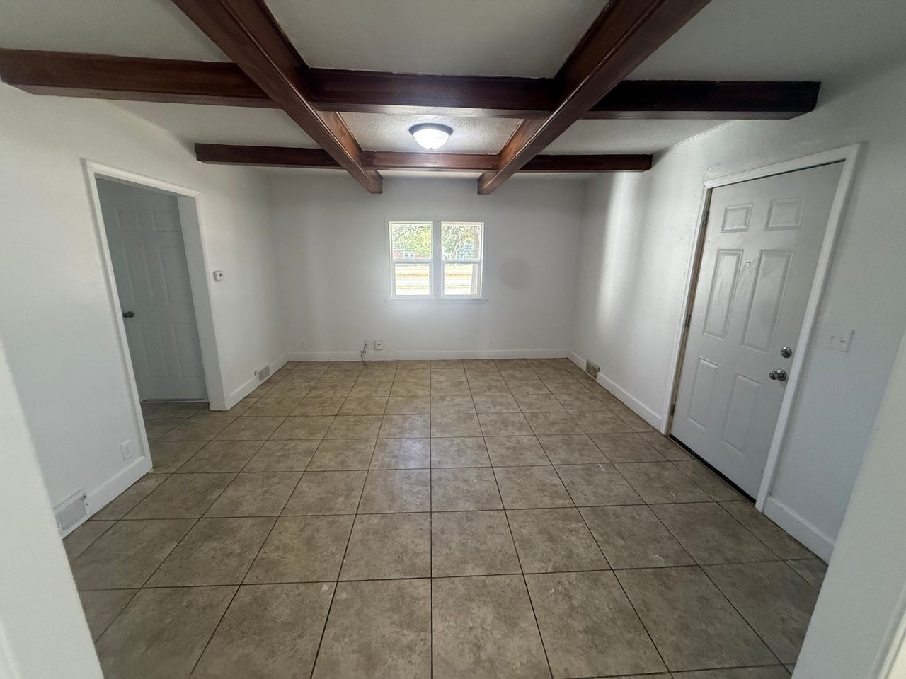 2115 N Kansas Ave - Photo 3 of 12