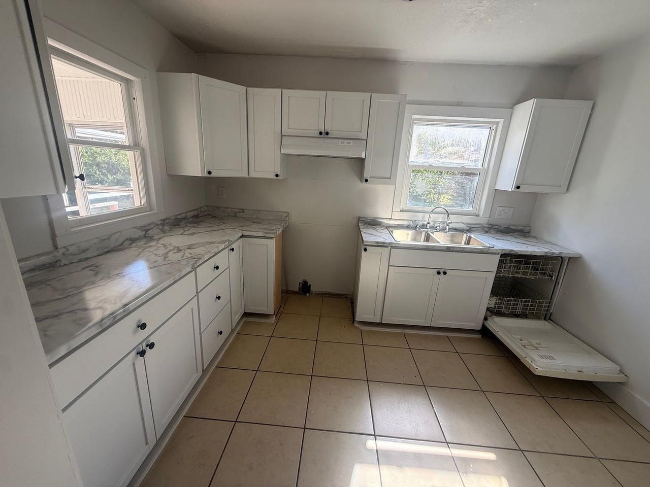 2115 N Kansas Ave - Photo 5 of 12