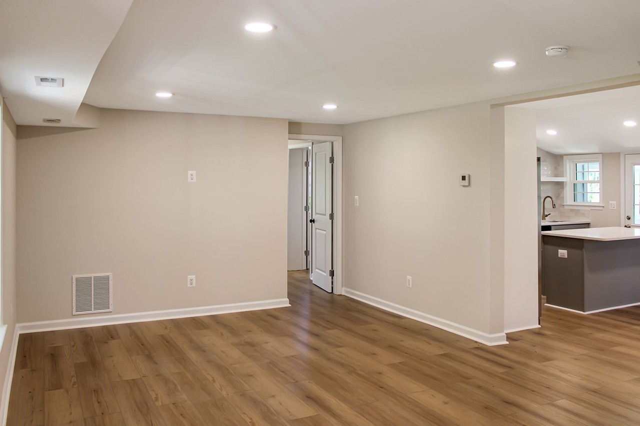 18234 Lovers Ln - Photo 4 of 33