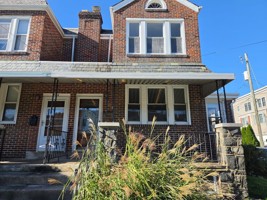 featured image of 106 W 28th St