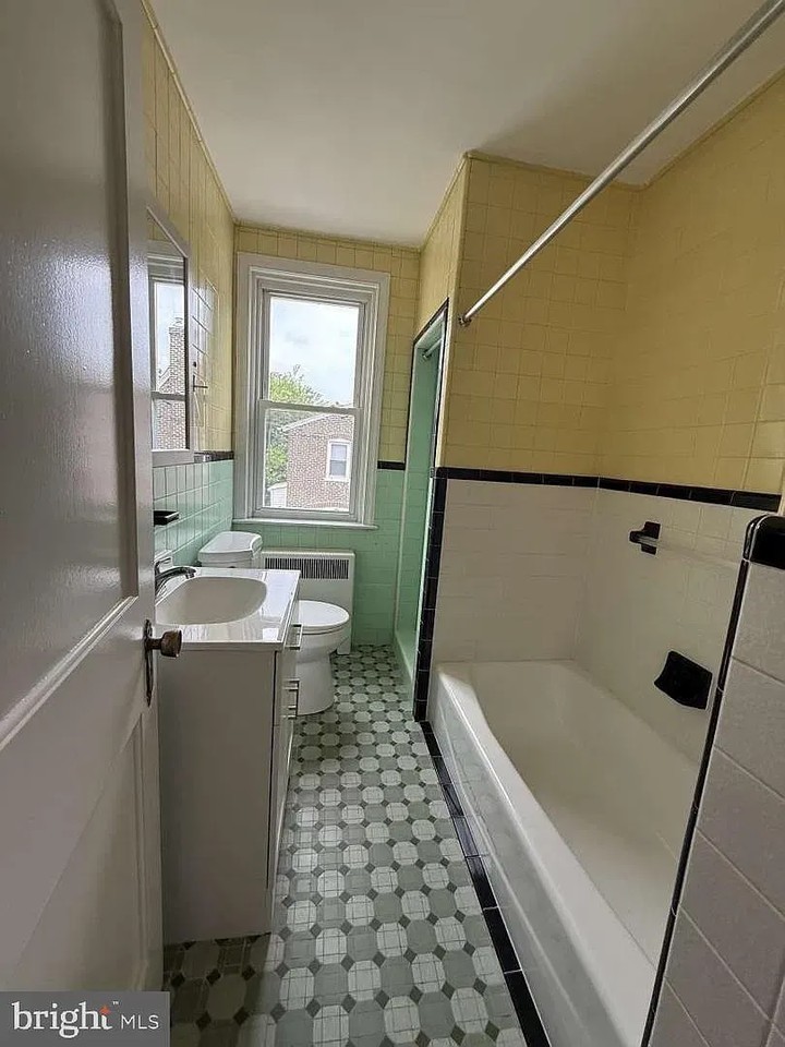 106 W 28th St - Photo 2 of 8
